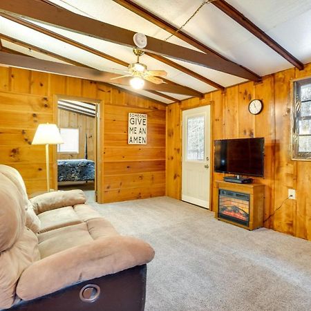 Peaceful Warne Cabin Fenced Yard And Screened Porch Brasstown Eksteriør bilde