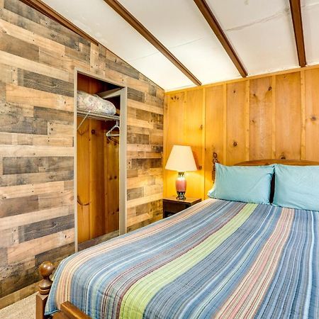 Peaceful Warne Cabin Fenced Yard And Screened Porch Brasstown Eksteriør bilde