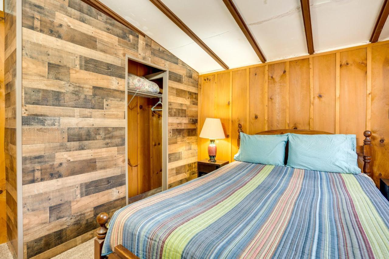 Peaceful Warne Cabin Fenced Yard And Screened Porch Brasstown Eksteriør bilde
