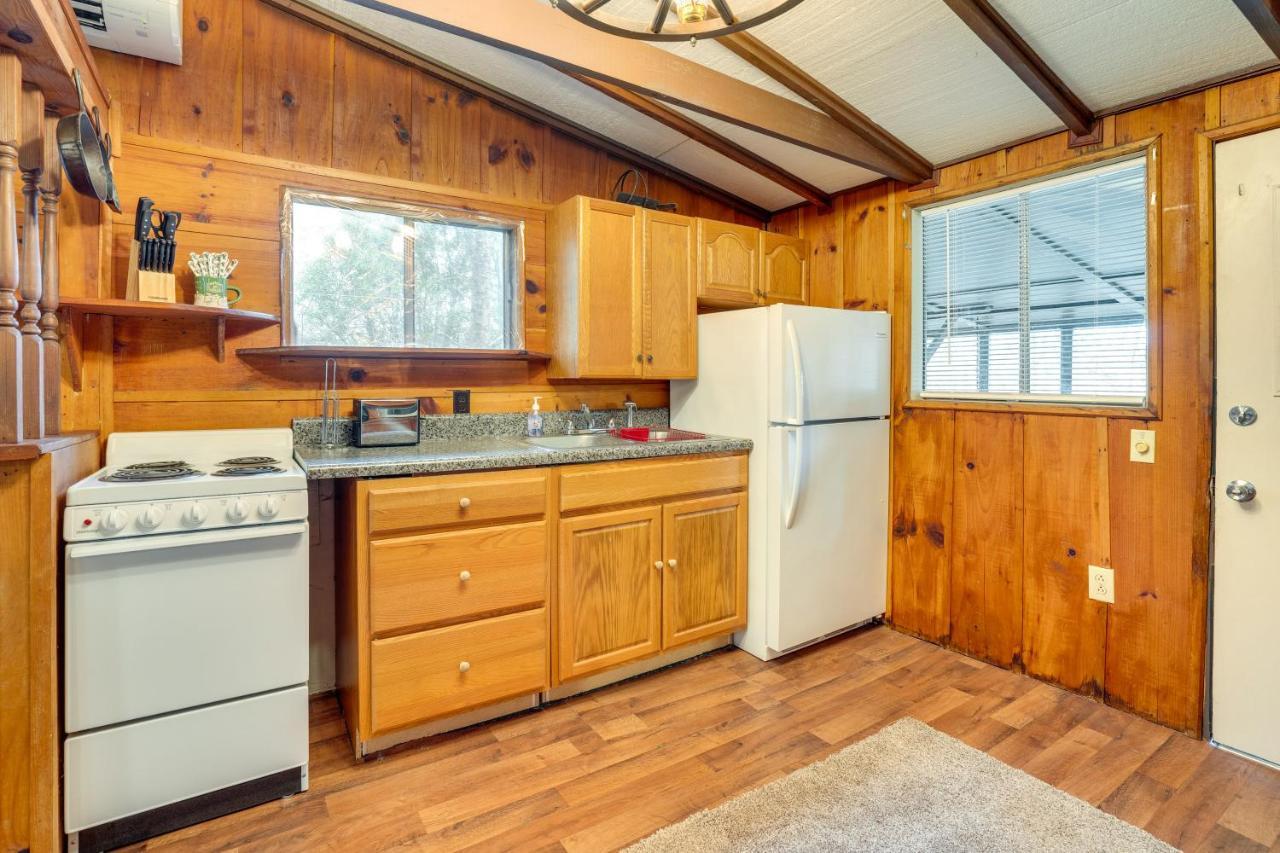 Peaceful Warne Cabin Fenced Yard And Screened Porch Brasstown Eksteriør bilde