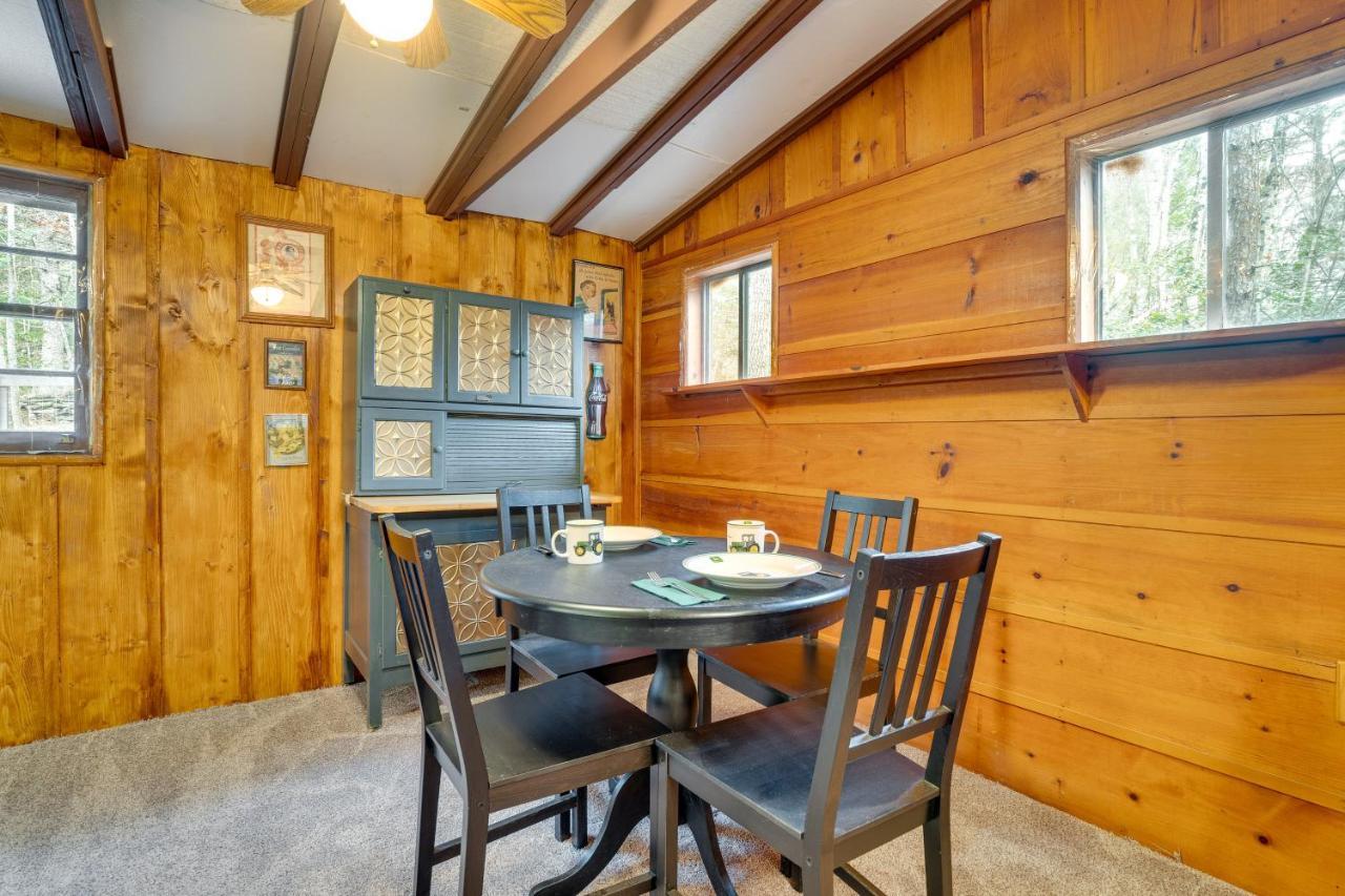Peaceful Warne Cabin Fenced Yard And Screened Porch Brasstown Eksteriør bilde