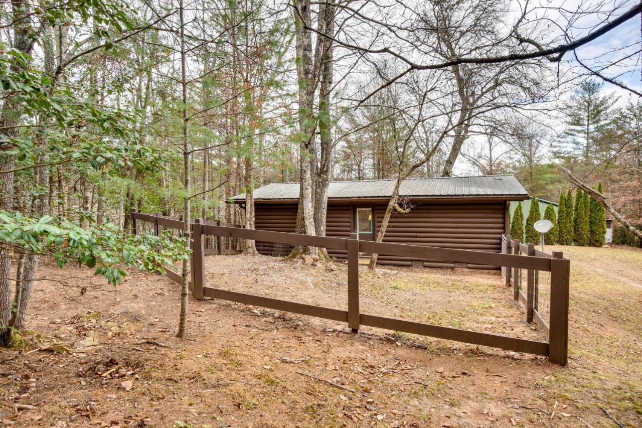 Peaceful Warne Cabin Fenced Yard And Screened Porch Brasstown Eksteriør bilde