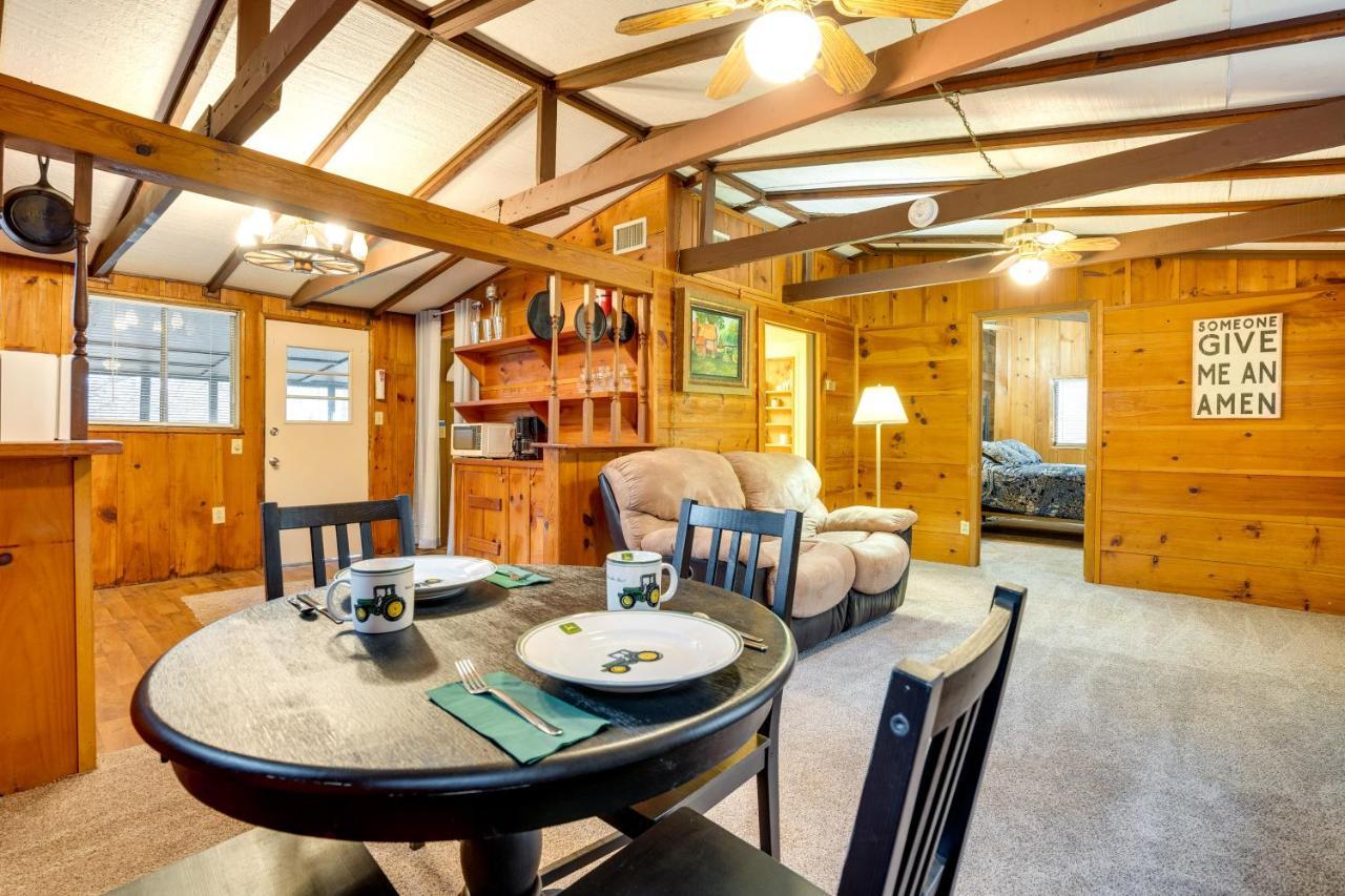 Peaceful Warne Cabin Fenced Yard And Screened Porch Brasstown Eksteriør bilde