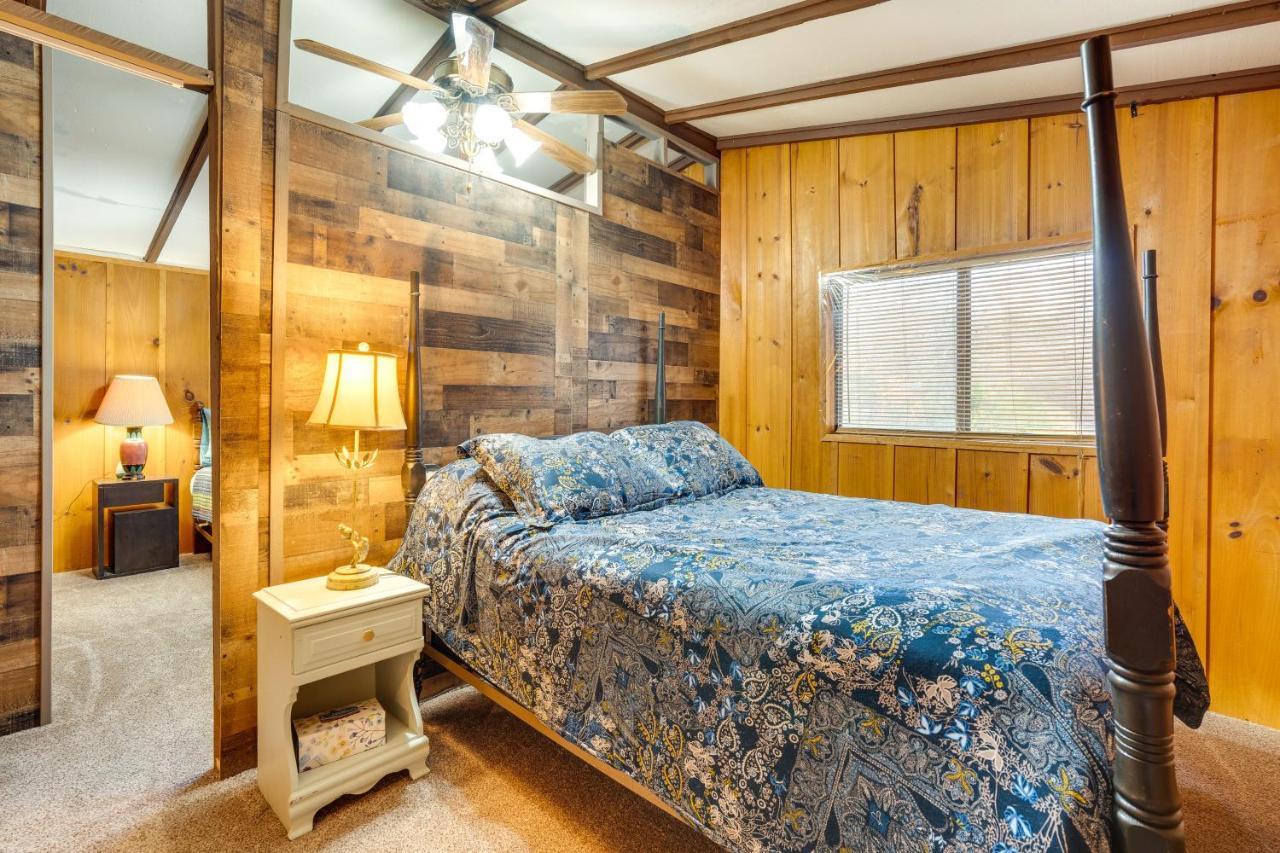 Peaceful Warne Cabin Fenced Yard And Screened Porch Brasstown Eksteriør bilde